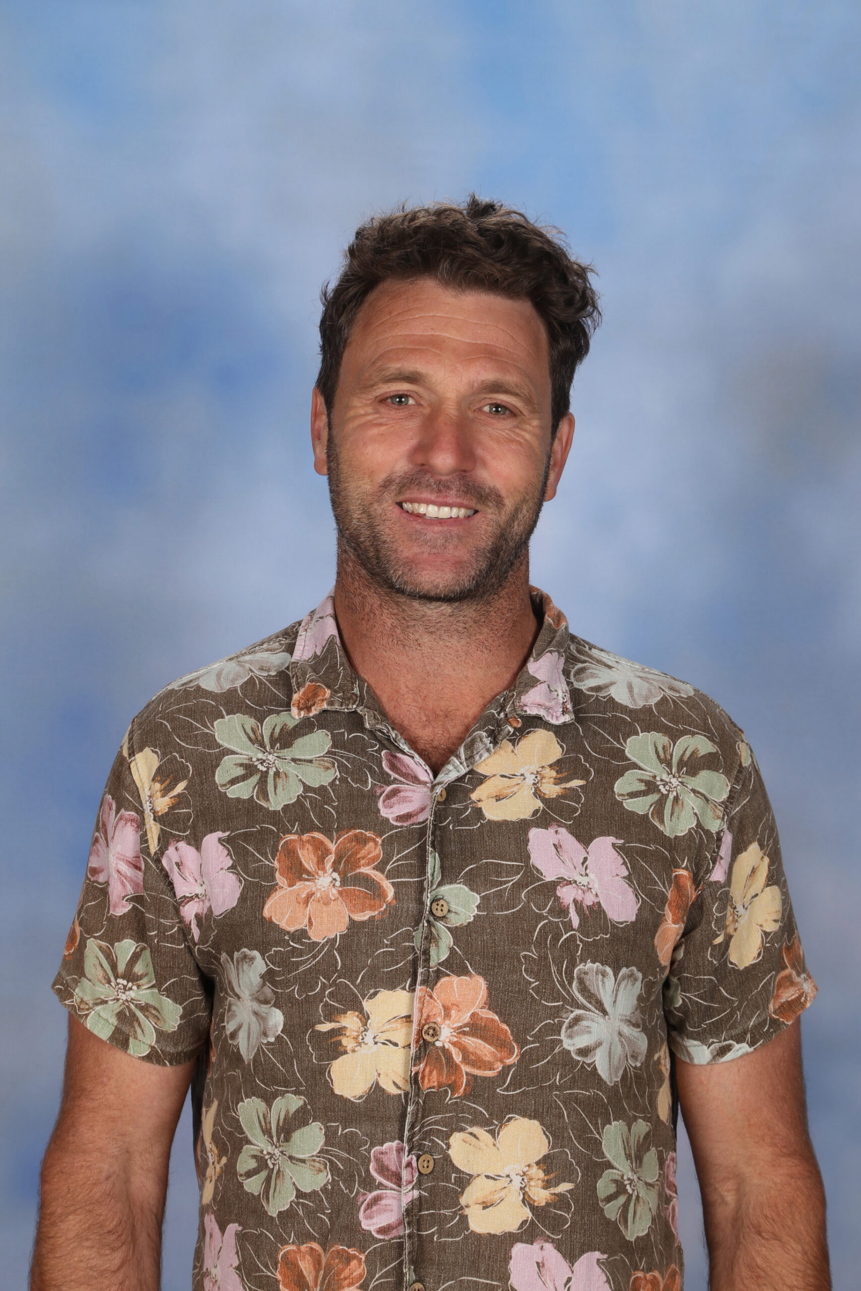 Portrait photo of Luke Rowe